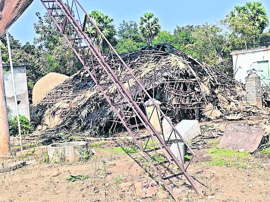 పూరిల్లు దగ్ధం1