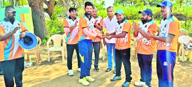 టీడీపీ నేతల కనుసన్నల్లో ఇసుక అక్రమ రవాణా 1