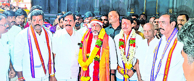 తిరుపతమ్మ సేవలో తెలంగాణ డెప్యూటీ సీఎం 1