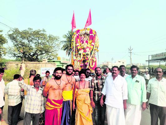 భక్తుల చెంతకే పాండురంగడు1