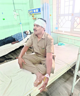 బస్సు, బైక్‌ను ఢీకొన్న లారీ: ఒకరి దుర్మరణ ం 2