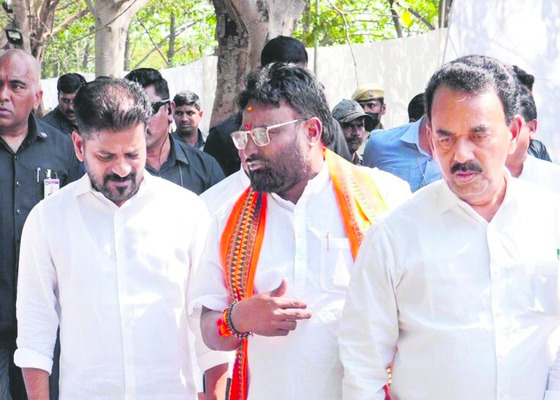 సీఎంను కలిసిన  బీజేపీ నేత ఆచారి 
1