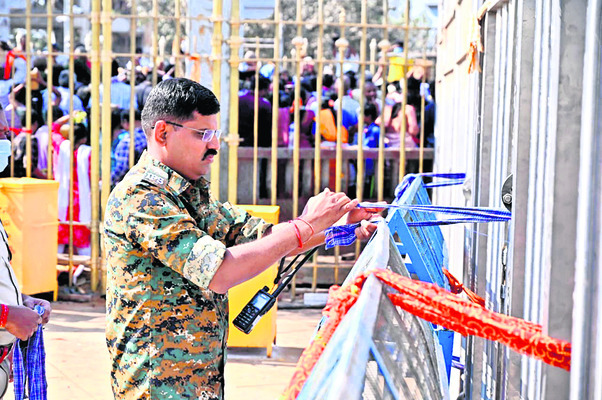 మేడారం జనసంద్రం3