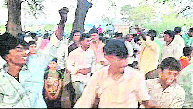 గంగినేనిలో తెలుగు తమ్ముళ్ల వీర విహారం 1