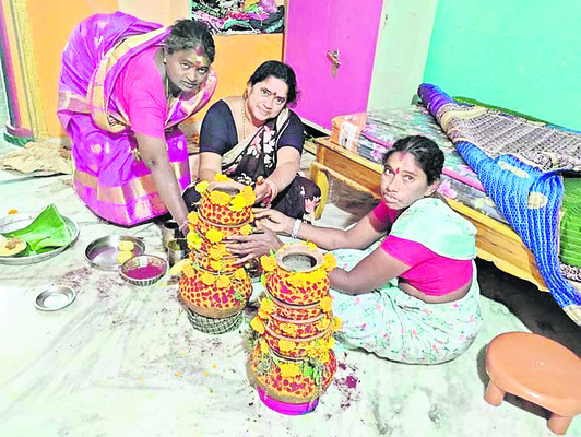 ఘనంగా బోనాల పండగ1