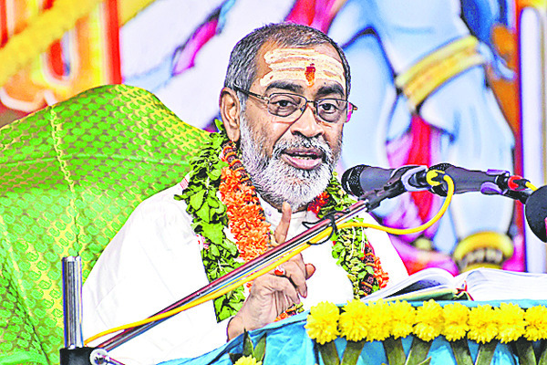 భక్తులతో కిక్కిరిసిన  నృసింహ క్షేత్రం 2