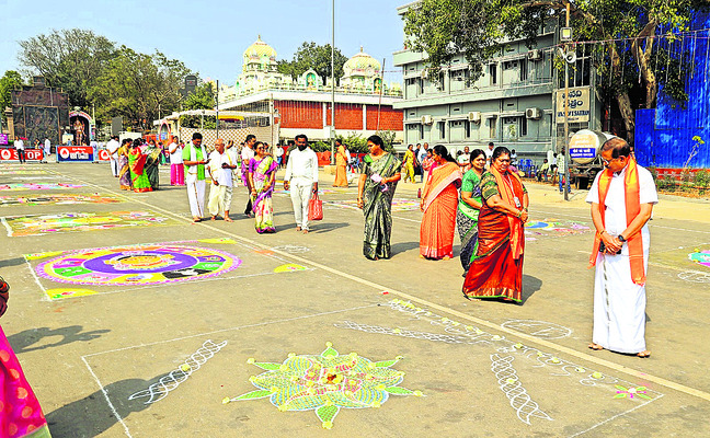 శ్రీశైలంలో ముగ్గుల పోటీలు
1