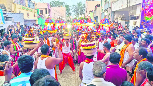 నేత్రపర్వం.. చౌడేశ్వరీదేవి జ్యోతుల ఉత్సవం 1