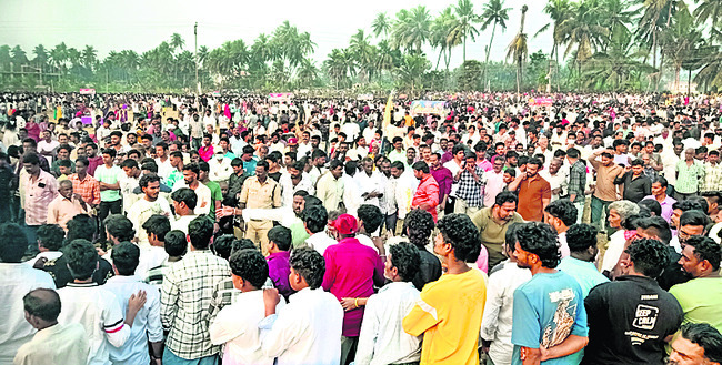 సందడిగా జిల్లా స్థాయి గుర్రపు పరుగు పోటీలు 1