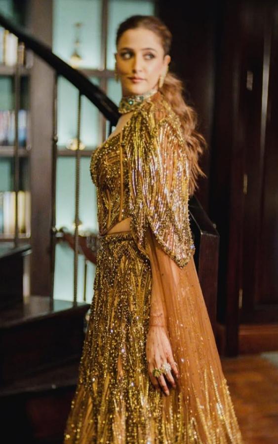 Nupur Sanon Wedding Lehenga Hid A Special Tribute For Stebin Ben Photos8