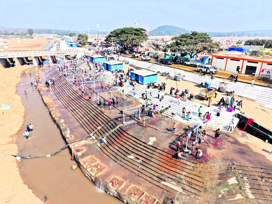 మేడారం జనసంద్రం2