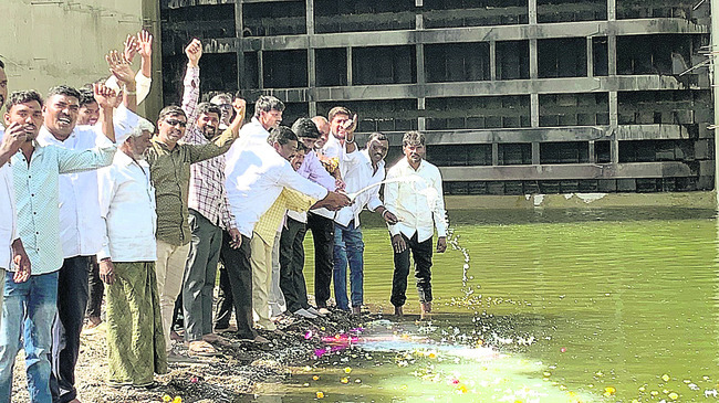 నిర్మాణం పూర్తి కాకుండానే ప్రారంభోత్సవమా?1