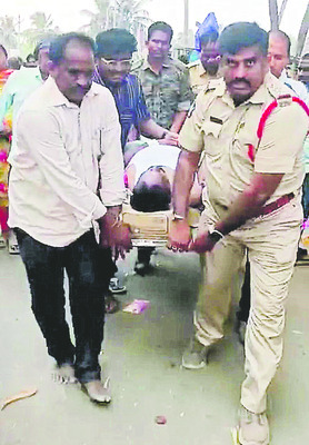 ● ఎటూ చూసినా.. 
2