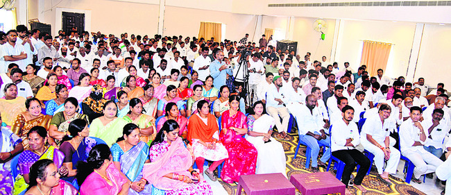 ●ప్రతి కార్యకర్తకూ వైఎస్సార్‌సీపీ అండగా ఉంటుంది ●చంద్రబ1