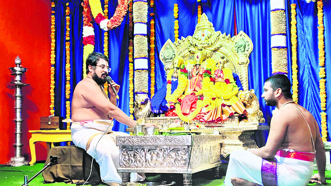 భద్రగిరికి పోటెత్తిన భక్తులు1