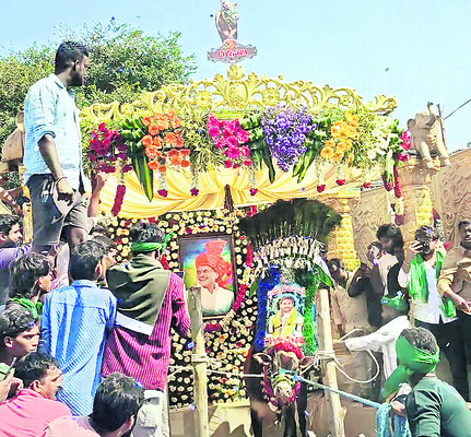 కోడెగిత్తల జోరు.. యువత హుషారు1