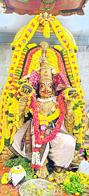 వైభవంగా వీరరాఘవుని గరుడసేవ 
1