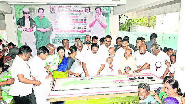 ఎంజీఆర్‌ జయంతి వేళ.. తొలి ప్రకటన1