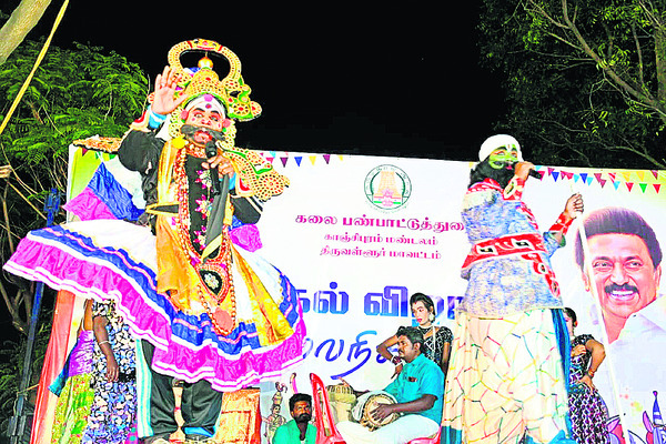 పర్యాటక ప్రాంతాల్లో కనుమ సందడి 1