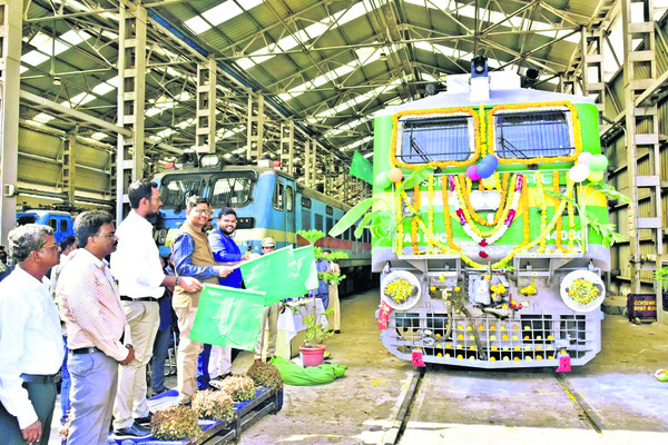 అందుబాటులోకి అడ్వాన్స్‌డ్‌ విద్యుత్‌ రైలింజన్‌ 1