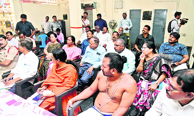 దేవునికడపలో  బ్రహ్మోత్సవ సందడి 
1