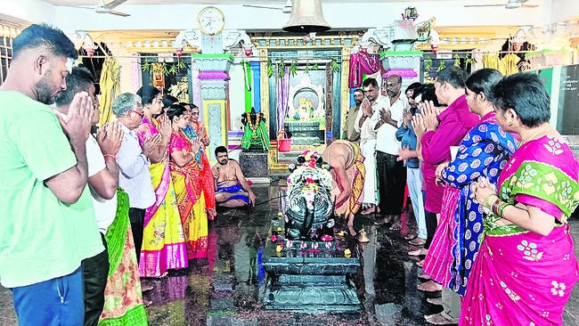 పెద్దమ్మతల్లికి  పంచామృతాభిషేకం2