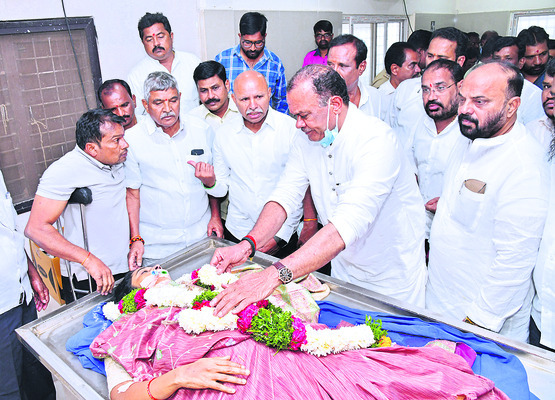 సెలవులు జీవితాలు 1