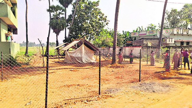 అధికార పక్షం ఒత్తిడి..అడ్డుగోలుగా అధికారులు 1