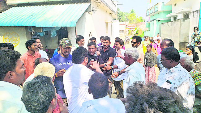 అధికార పక్షం ఒత్తిడి..అడ్డుగోలుగా అధికారులు 2