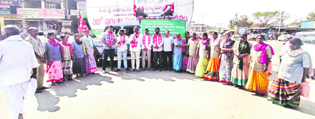 ఆర్టీసీ కార్గో ద్వారా మేడారం ప్రసాదం2