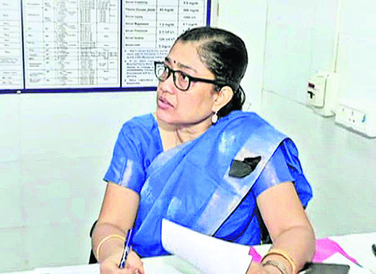 నల్ల బ్యాడ్జీలతో నిరసన 1