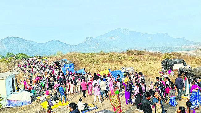 సీతకొండ జాతరకు పోటెత్తిన భక్తజనం 1