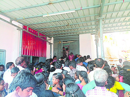 కోరుకొండ నారసింహుని క్షేత్రానికి భక్తుల తాకిడి 1