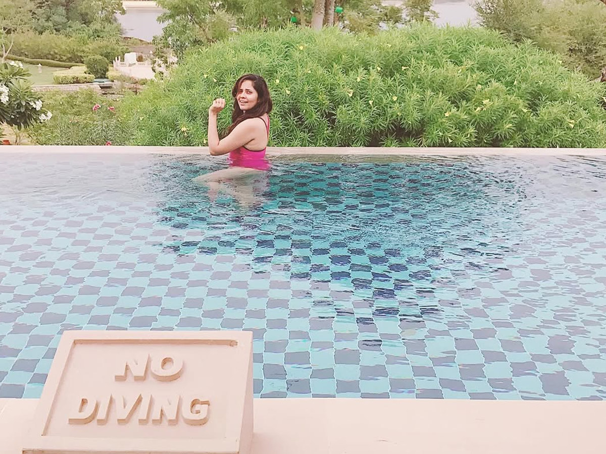 Anchor Anasuya Recalls memories from 2016 Year Photos17