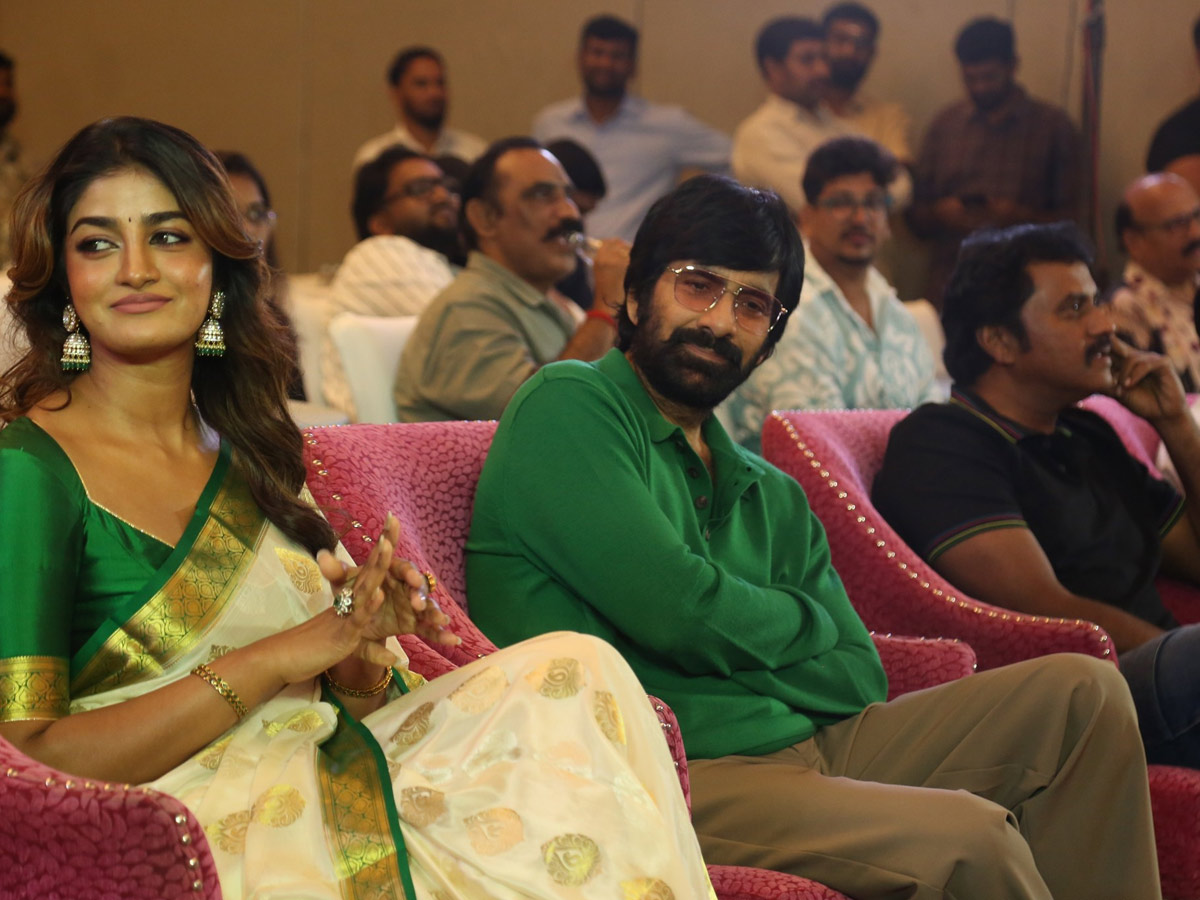 Bhartha Mahasayulaku Wignyapthi Blockbuster Meet Photos7