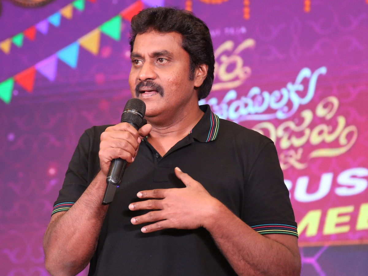 Bhartha Mahasayulaku Wignyapthi Blockbuster Meet Photos11