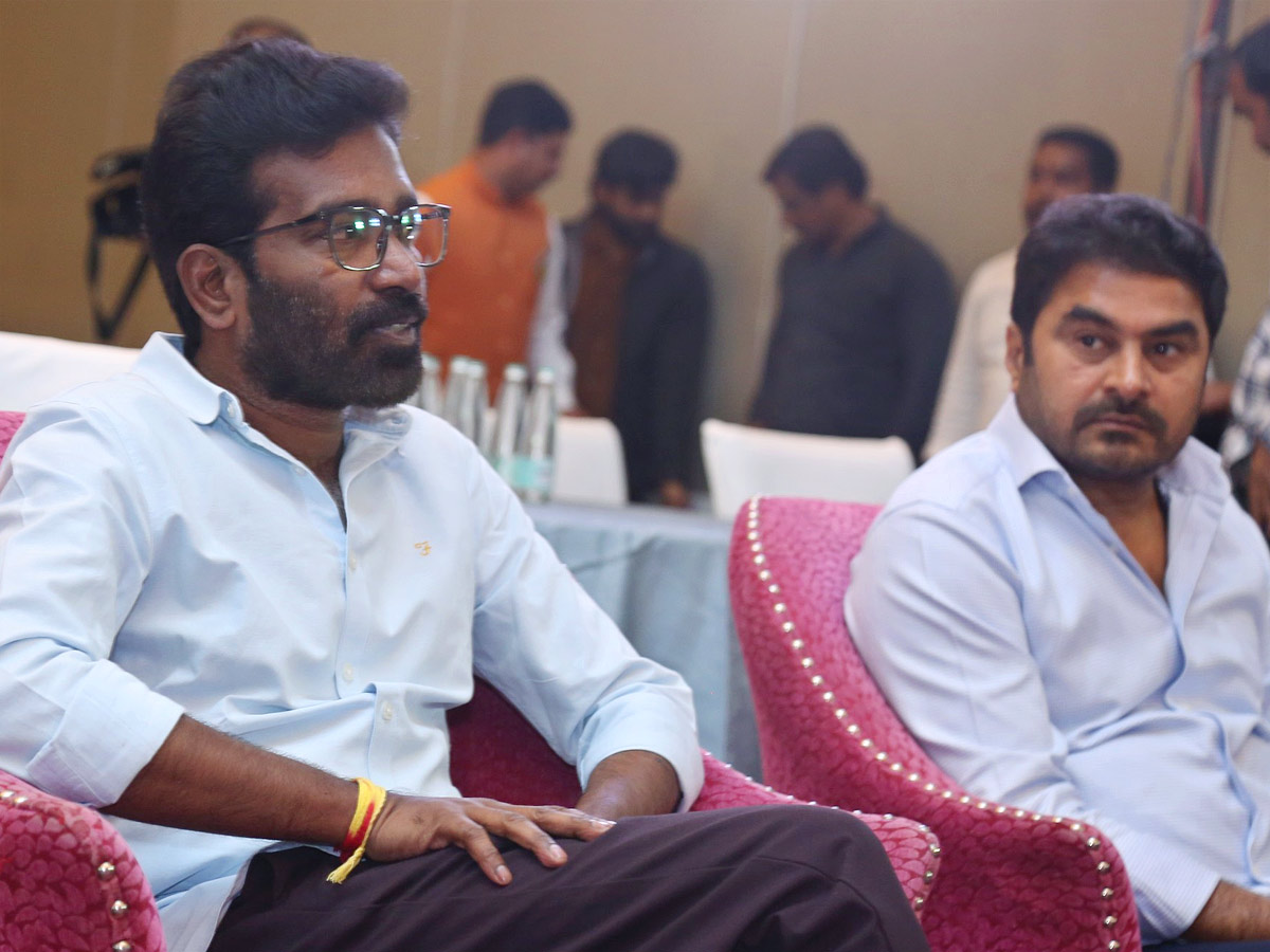 Bhartha Mahasayulaku Wignyapthi Blockbuster Meet Photos8