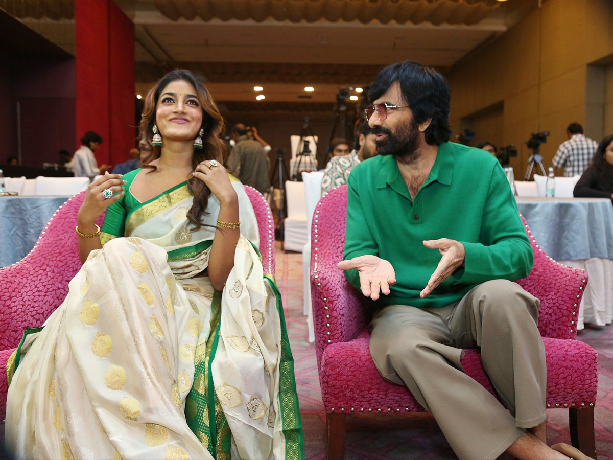 Bhartha Mahasayulaku Wignyapthi Blockbuster Meet Photos2