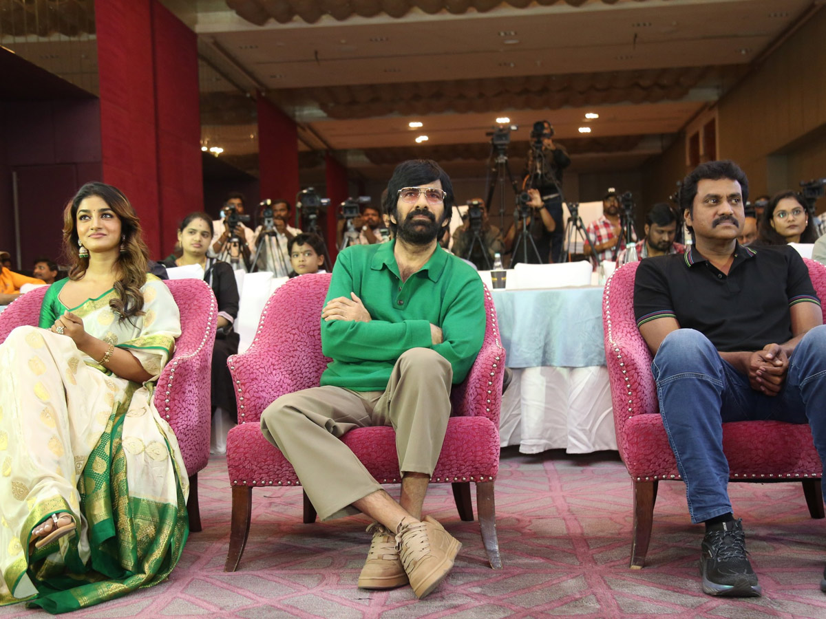 Bhartha Mahasayulaku Wignyapthi Blockbuster Meet Photos5