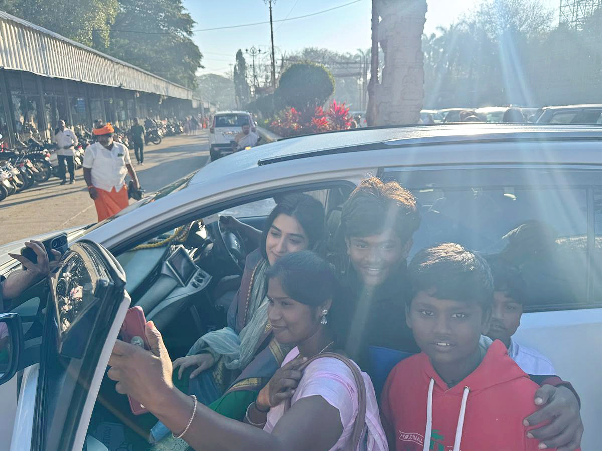 Former Minister Roja and Sharwanand visit Tirumala Temple Photos13