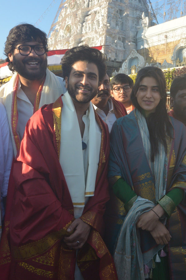 Former Minister Roja and Sharwanand visit Tirumala Temple Photos6