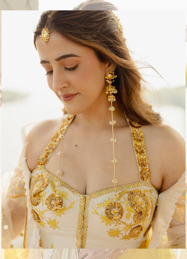 Actress Nupur Sanon shared photos from her Haldi ceremony9