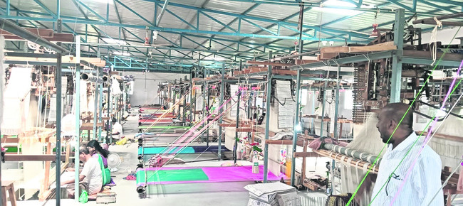 చేనేత రుణమాఫీకి బ్రేక్‌! 1