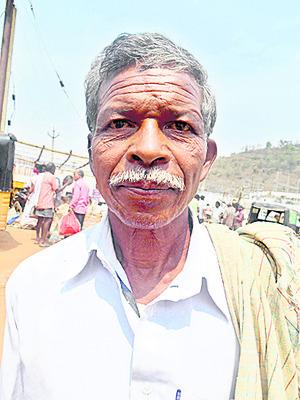 దళారుల లూటీ..3