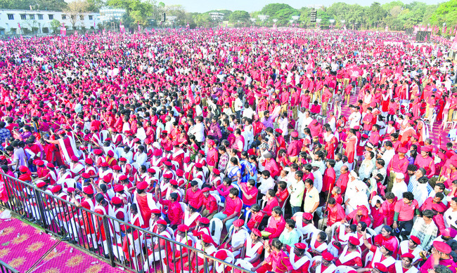 ఖమ్మం.. ఎర్ర గుమ్మమై..1