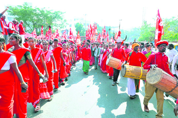 ఖమ్మం.. ఎర్ర గుమ్మమై..2