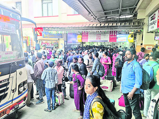 తిరుగు ప్రయాణికుల రద్దీ 1