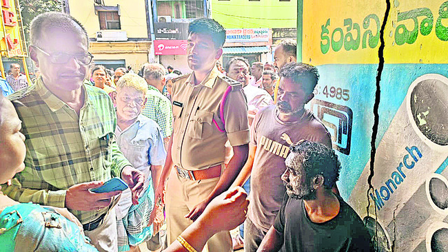 హోటల్లో అగ్నిప్రమాదం 
1