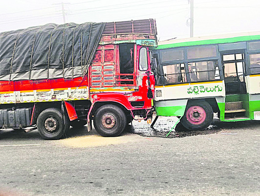 వేర్వేరు చోట్ల చికిత్స పొందుతున్న ఇద్దరి మృతి1