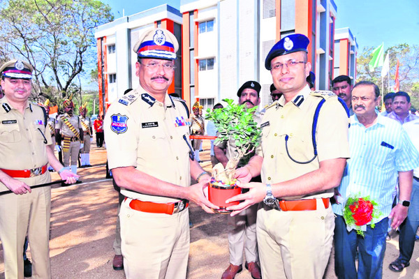 సిబ్బంది పనితీరు మెరుగు పర్చుకోవాలి1